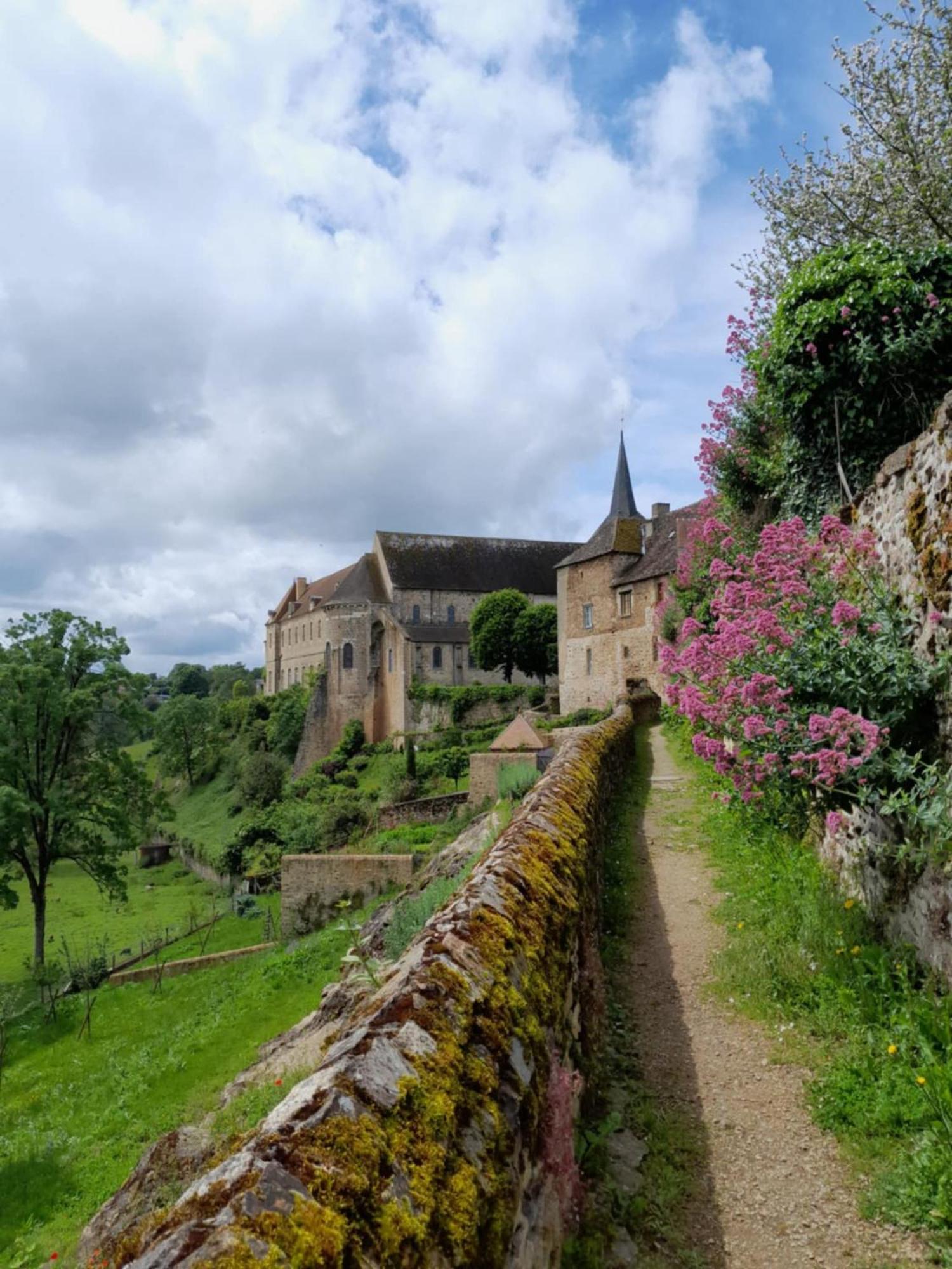 Gite "La Petite" Saint-Benoit-du-Sault Dış mekan fotoğraf