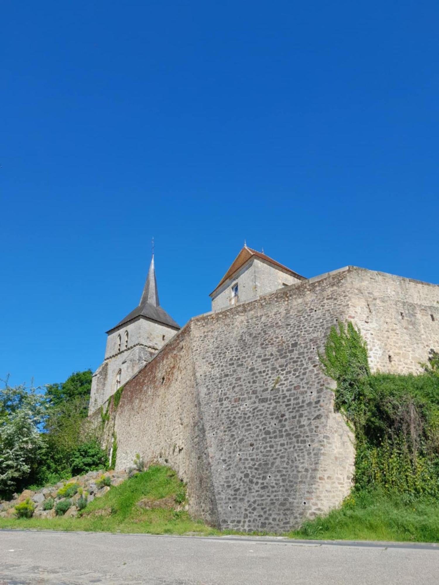 Gite "La Petite" Saint-Benoit-du-Sault Dış mekan fotoğraf